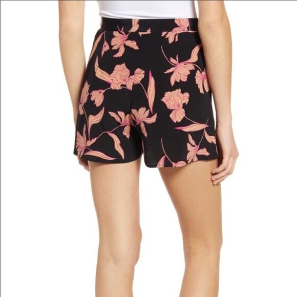Code X Mode Black Floral pleated shorts - Picture 2 of 10